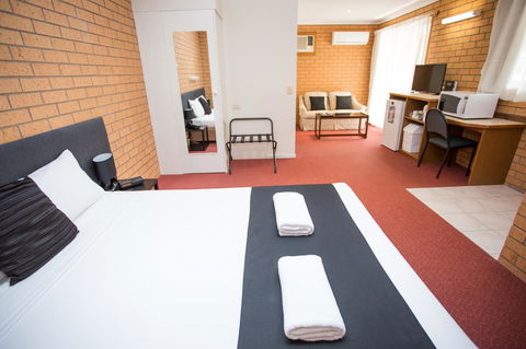 Blue Whale Motor Inn & Apartments - Sydney 4u 3