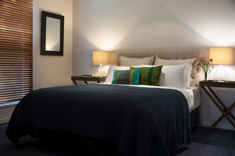 Lake Como Villa - Sydney Resort 9