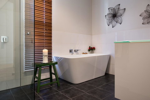 Lake Como Villa - Sydney Resort 6