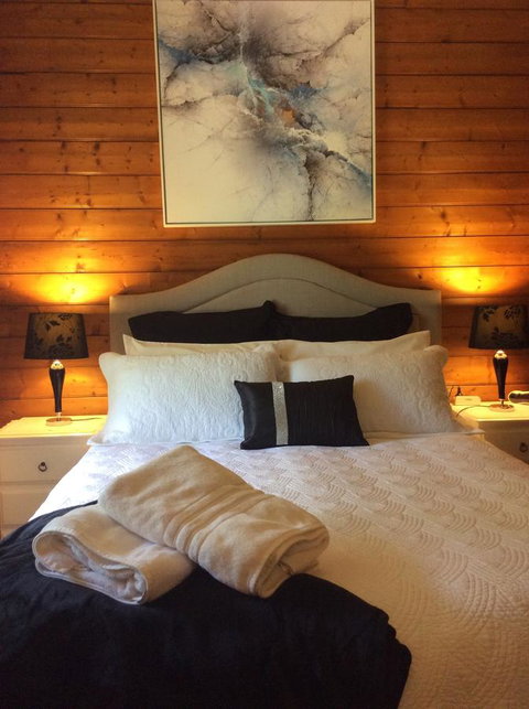 Airleigh-Rose Cottage - Sydney Resort 6