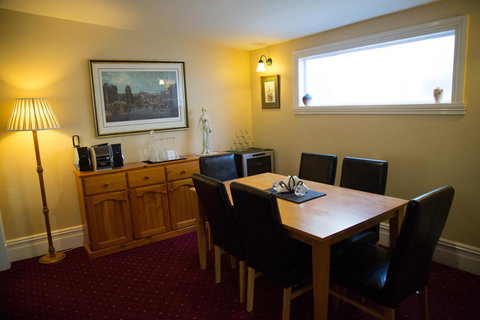 Airleigh-Rose Cottage - Sydney Resort 12