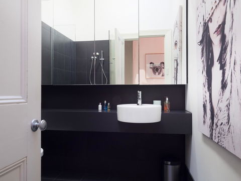 LittleStay Airlie - 2 Bedroom House - Sydney 4u 33