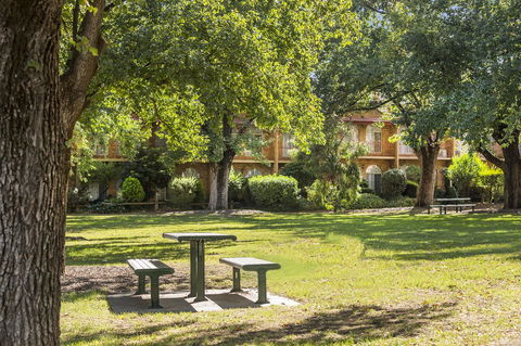 Cathedral Motor Inn - Sydney 4u 5