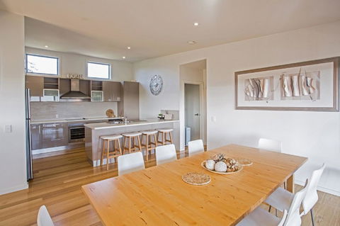 Saltwater Breeze Retreat - Sydney 4u 5