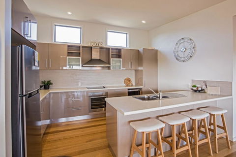 Saltwater Breeze Retreat - Sydney 4u 9