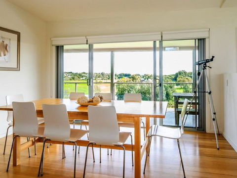 Saltwater Breeze Retreat - Sydney 4u 12