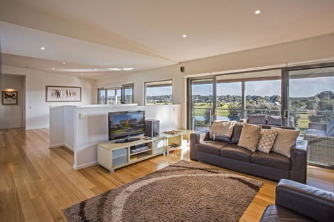 Saltwater Breeze Retreat - Sydney 4u 4