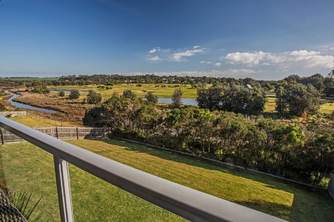 Saltwater Breeze Retreat - Sydney 4u 8