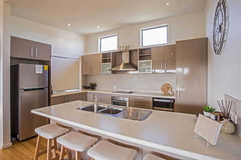 Saltwater Breeze Retreat - Sydney 4u 2