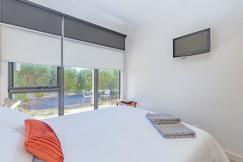 Stylish 3 Bedroom Townhouse - Free Parking - Accommodation Sydney 20
