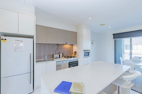 Stylish 3 Bedroom Townhouse - Free Parking - Accommodation Sydney 11