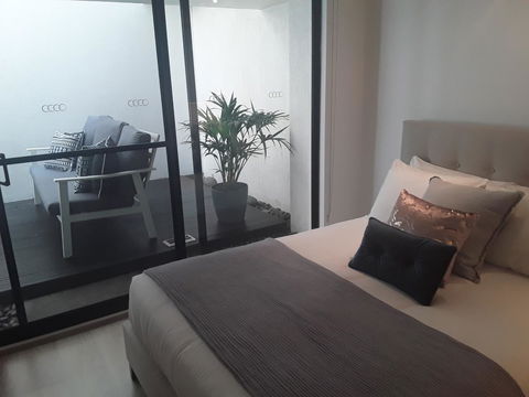 Sunseeker Holiday Apartments - Sydney 4u 8
