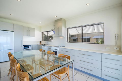 Sunseeker Holiday Apartments - Sydney 4u 26