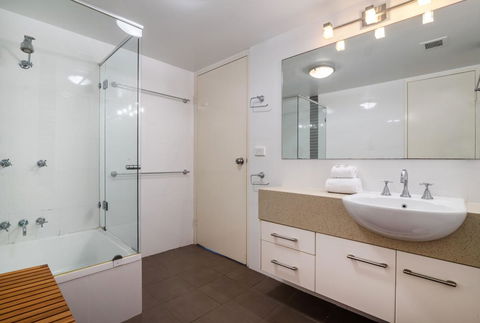 Sunseeker Holiday Apartments - Sydney 4u 37