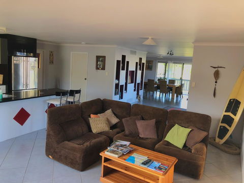 Backpackers At 1770 - Sydney 4u 6