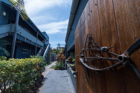 Backpackers At 1770 - Sydney 4u 3