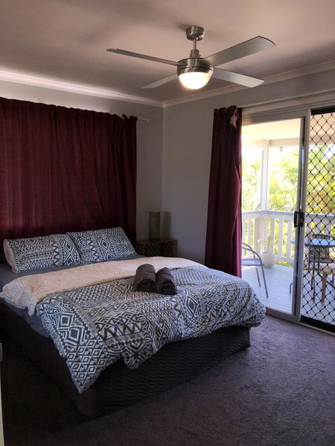 Backpackers At 1770 - Sydney 4u 7