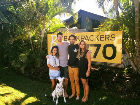 Backpackers At 1770 - Sydney 4u 20