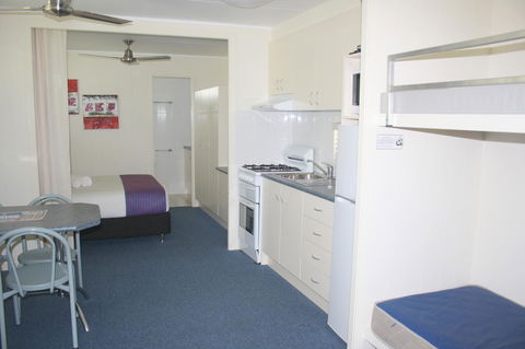 Alex Beach Cabins And Tourist Park - Sydney 4u 41