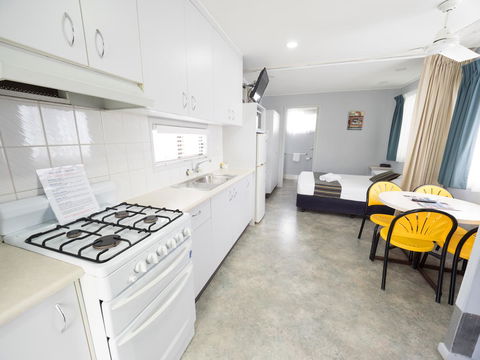 Alex Beach Cabins And Tourist Park - Sydney 4u 29
