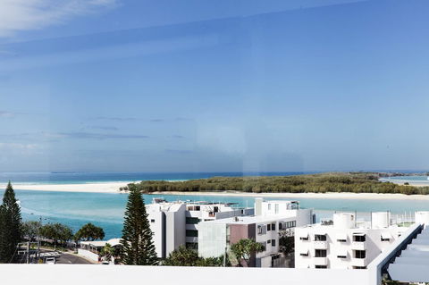 Ocean Views Resort Caloundra - Sydney 4u 8
