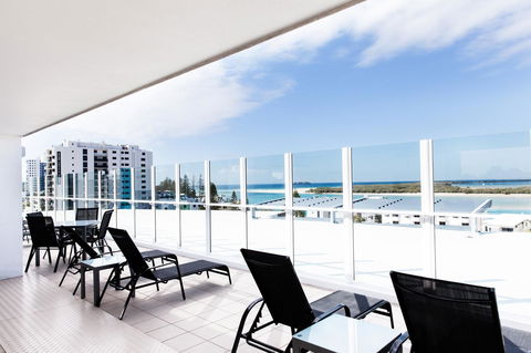Ocean Views Resort Caloundra - Sydney 4u 9