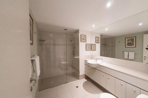 Ocean Views Resort Caloundra - Sydney 4u 20