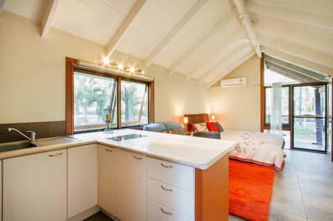 Airlie Beach Eco Cabins - Adults Only - Sydney 4u 12