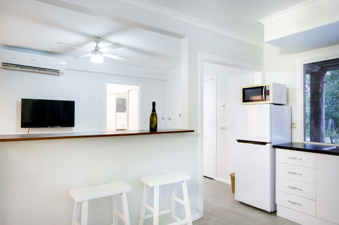 Airlie Beach Eco Cabins - Adults Only - Sydney 4u 8