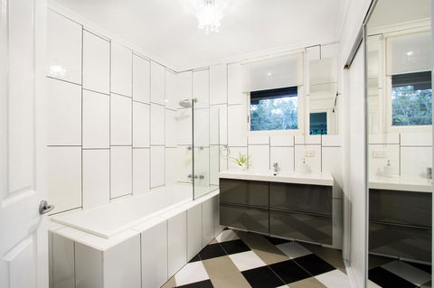 Airlie Beach Eco Cabins - Adults Only - Sydney 4u 35