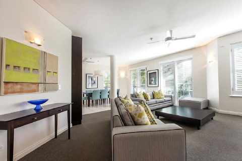 Emerald Noosa - Sydney 4u 7