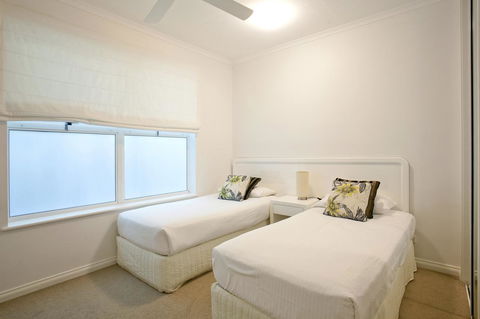 Emerald Noosa - Sydney 4u 31