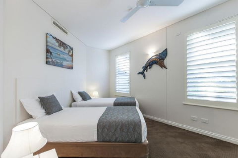 Emerald Noosa - Sydney 4u 12