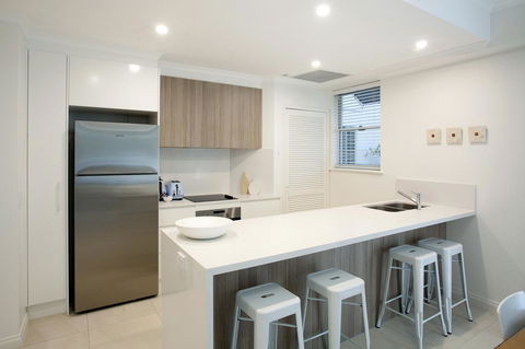 Emerald Noosa - Sydney 4u 26