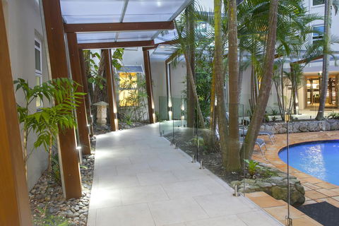 Emerald Noosa - Sydney 4u 30