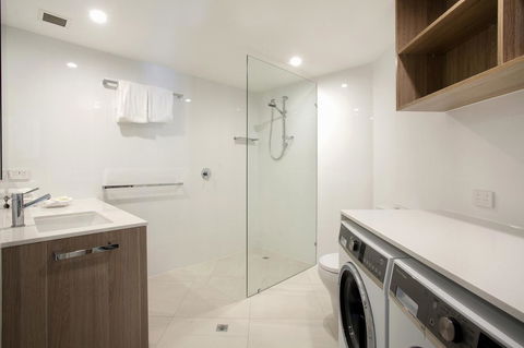 Emerald Noosa - Sydney 4u 22