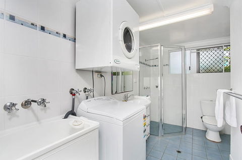 Agincourt Beachfront Apartments - Sydney 4u 25