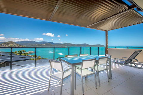 Mirage Whitsundays - Sydney 4u 5