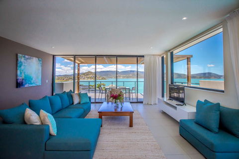 Mirage Whitsundays - Sydney 4u 4