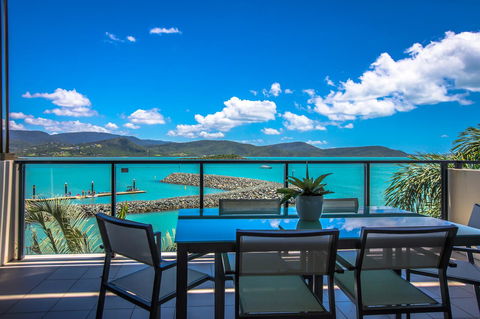 Mirage Whitsundays - Sydney 4u 0
