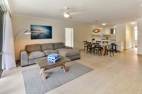 Frangipani 104 - Hamilton Island - Sydney 4u 4