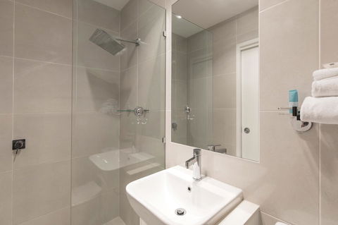 Noosa Shores Resort - Sydney 4u 18