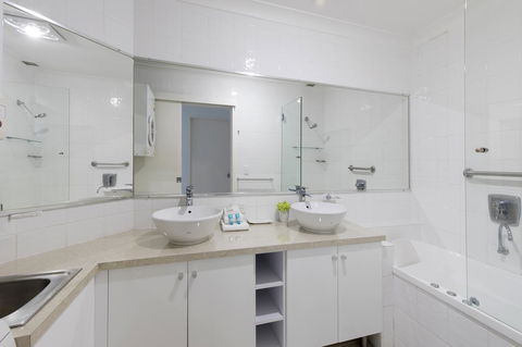 Noosa Shores Resort - Sydney 4u 16