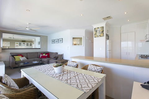 Noosa Shores Resort - Sydney 4u 23