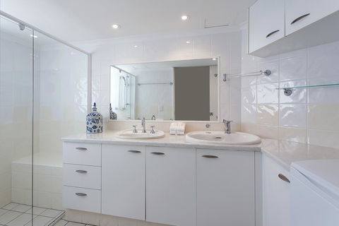 Noosa Shores Resort - Sydney 4u 8