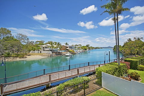 Jacaranda Noosa - Sydney 4u 8
