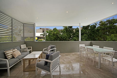Jacaranda Noosa - Sydney 4u 23