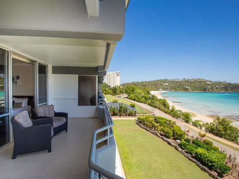 Beach Lodges - Accommodation Sydney 5