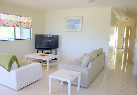 Magnetic Sunsets Resort - Sydney 4u 2