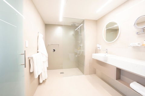Pacific Hotel Cairns - Sydney 4u 5